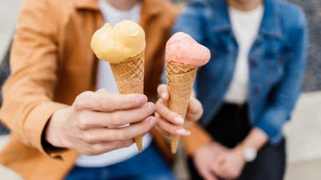 Eisdielen-Trick: Mit nur 2 Sätzen bekommen Sie größere Kugeln