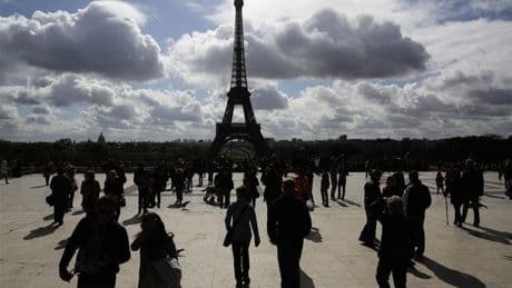 "Des réservations en hausse de 40% à Paris": un an après les JO, les touristes étrangers affluent en France