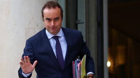 Sébastien Lecornu veut enterrer la hache de guerre avec les partenaires sociaux