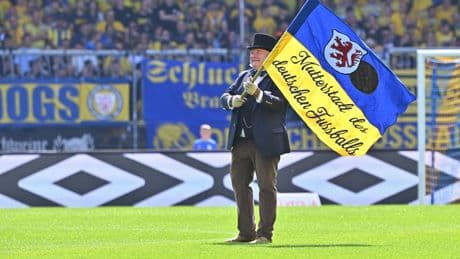 Braunschweig: Eintracht-Profis erkunden Geschichte der Löwenstadt
