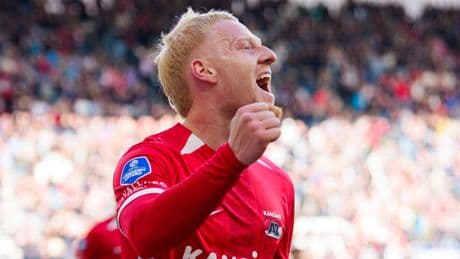 Messcherpe Meerdink schiet AZ met hattrick naar finale play-offs