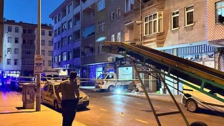 Eşi ve çocuğunun yanında öldürüldü!