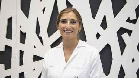 Dra. María Garayar, dermatóloga: “Un fotoprotector de farmacia no solo protege frente a los rayos UVB y UVA, sino también frente a radiación infrarroja y luz visible”
