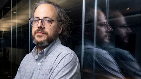 El matemático español Javier Gómez Serrano y Google Deepmind se alían para resolver el problema del millón de dólares de Navier-Stokes