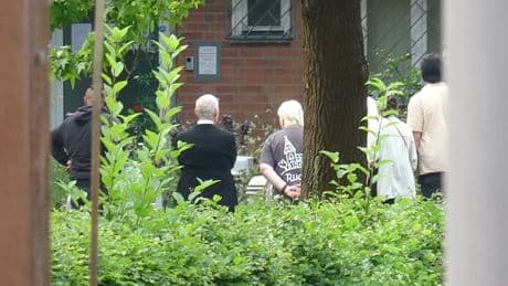 Mediziner soll 15 Patienten getötet haben - Werden hier neue Opfer des Killer-Arztes exhumiert?