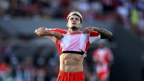 Den macht er nicht? - Millionen-Mann Diaz vergibt Mega-Chance