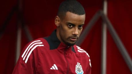Alan Shearer tells Alexander Isak to take drastic action amid Liverpool transfer ‘mess’