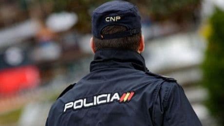Detenido un policía nacional por retener a su pareja en una vivienda de Almería