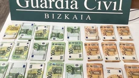 La Guardia Civil incauta 24.100 euros en billetes a un pasajero en el aeropuerto de Loiu