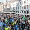 ‘Stad van liefde en licht’ protesteert met 1.000 tegen nakende ontslagen: “Wat zijn we toch dwoaze kluten, we hebben er zelf op gestemd”