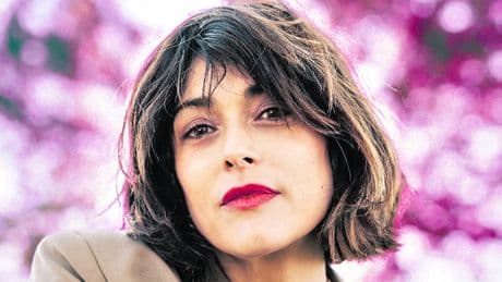 Valentina Lodovini: «Sono una romanticona, ma l'amore può farti perdere la libertà. Troppa ansia, tate, orari nelle famiglie di oggi: il cellulare è il nuovo Fentanyl»