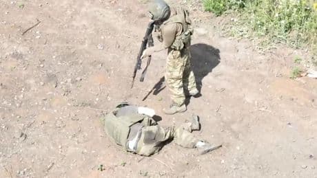 Erschossen und erschlagen - Putin lässt eigene verwundete Soldaten töten