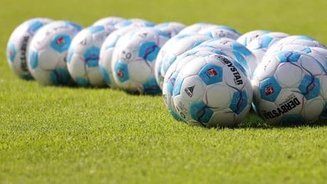 Frauenmangel in Profiligen: Fußball, männlich, sucht nicht