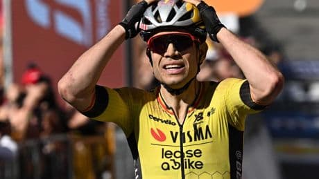 Van Aert se lleva la etapa del 'sterrato' e Isaac del Toro es el nuevo líder del Giro