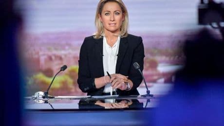 Anne-Sophie Lapix, la “reine des présentatrices françaises” qui irrite les politiques
