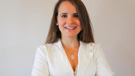 Gabriela Pocoví, médica: “Para las noches de verano, la mezcla de aceites esenciales en un difusor actúa como un repelente natural contra los mosquitos y es libre de tóxicos”