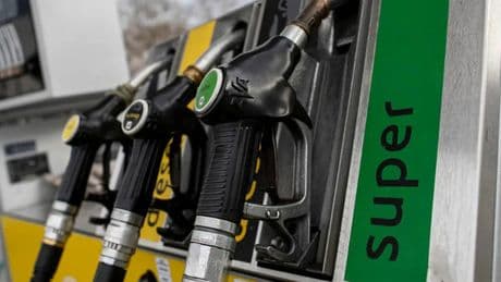 ?Perché la benzina è ai minimi da ottobre 2021? Cosa sta accadendo e quali sono le prospettive
