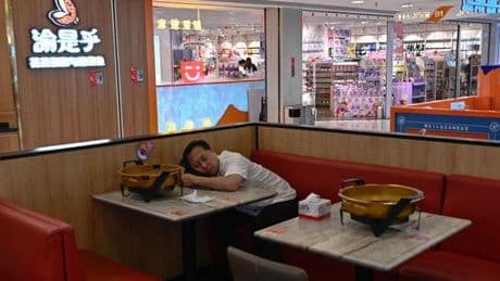 En Chine, les hôtels de luxe misent sur des stands de street food pour boucler les fins de mois