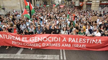 Miles de personas piden en Barcelona parar el "genocidio" de Israel en Palestina