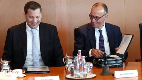 Trotz Milliarden-Haushaltsloch - Regierung bringt Rentenpaket auf den Weg