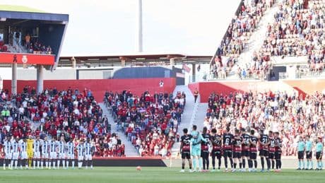 Una emergencia médica en la grada obliga a detener el Mallorca-Leganés