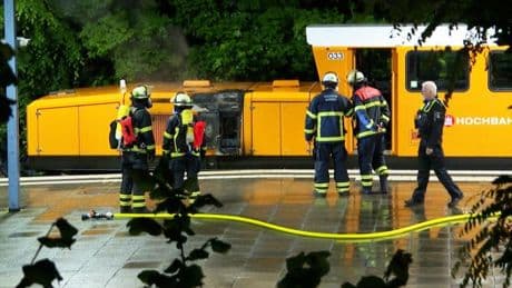 Brennende Lok legt U-Bahnlinie in Hamburg lahm
