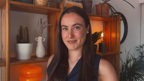 Roser Gort, psicóloga del sueño: “Para lograr dormir bien en verano, lo más importante es evitar cenas pesadas, ventilar bien la habitación y darse una ducha tibia”