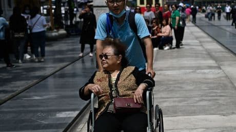 Krankenversicherung in China: Besser reich und gesund
