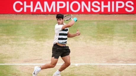 Carlos Alcaraz poursuit, sur le gazon du Queen’s, une impressionnante série de victoires