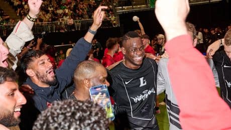 Spektakel in London - Will Smith, Balotelli & Okocha verzaubern die Fans