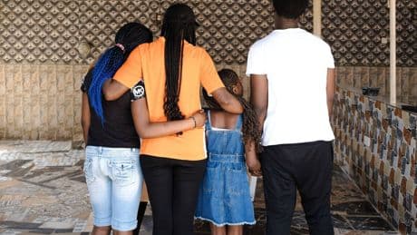 ‘Sorry, sorry, sorry, we doen alleen wat ons is opgedragen – zeiden ze toen we bijna landden’