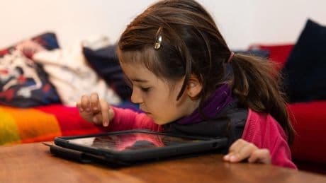 « Pas d’écrans avant six ans » : des pédiatres alertent sur leur impact sur les enfants