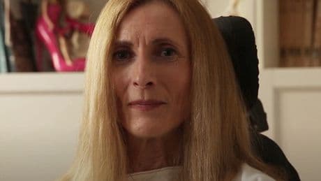 Martina Oppelli morta in Svizzera con il suicidio assistito, la 49enne era affetta da sclerosi multipla. «Sofferenze non più tollerabili»