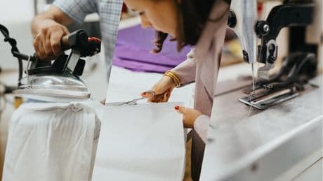 «Les Français n’achètent plus qu’en promos» : le coup de gueule des petits créateurs contre le «poison» de la fast-fashion