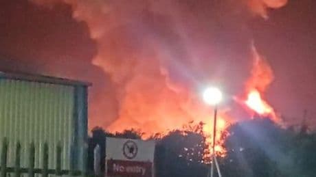 Hull fire LIVE: Urgent warning to 'close windows' as enormous fire breaks out in city
