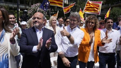 Alejandro Fernández busca proyección en el congreso del PP ante la apuesta de Feijóo por Sirera