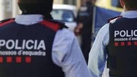 Un hombre se suicida tras matar presuntamente al hijo de su pareja en Barcelona: la mujer, herida crítica