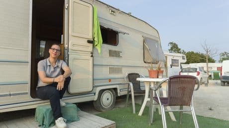 Trabajar en el paraíso balear y estar condenado a vivir en una caravana
