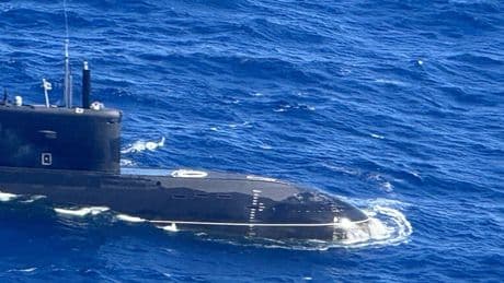 Un chalutier breton tombe nez à nez avec un sous-marin russe qui a fait surface au large des Côtes-d’Armor