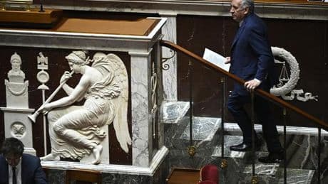 Kabinett von François Bayrou: Frankreichs Regierung übersteht erneut Misstrauensvotum