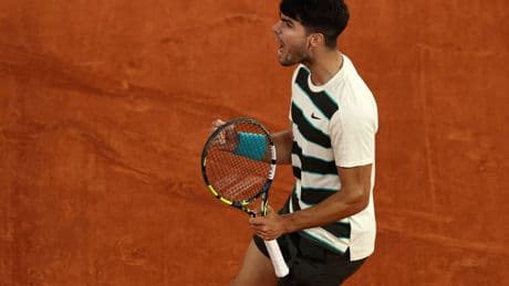 Cómo sobrevivir a un mal inicio: un Alcaraz en modo Nadal para que España continúe su idilio con Roland Garros
