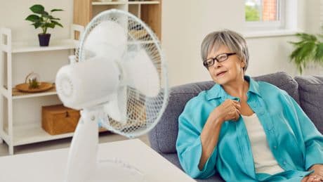 Canicule : poser une serviette humide sur le ventilateur est-il pertinent ?