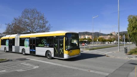 Muere un hombre apuñalado en una pelea en un autobús nocturno de Castelldefels