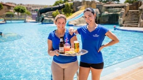 «Regalamos paellas cuando acaba el verano para celebrarlo»