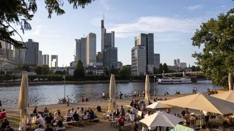Gastgewerbe: Biergärten in Saison gestartet - Personal fehlt vielerorts