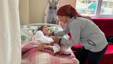 Alzheimer annesine bakmak için başladı; siparişler patladı