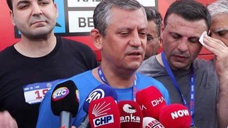 CHP lideri Özgür Özel Kadıköy'deki Halk Koşusu'na katıldı