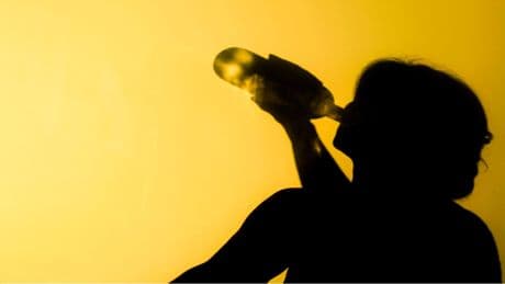 Alkoholismus: Wie Angehörige Suchtkranke unterstützen können – fünf konkrete Tipps