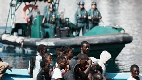Federico a las 7: El Gobierno amenaza a las autonomías que no acojan inmigrantes