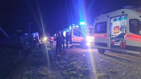 Van'da yolcu otobüsü devrildi: 28 yaralı